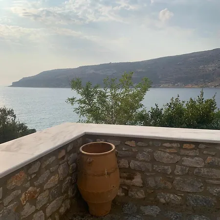 アパートホテル Vatoulia House