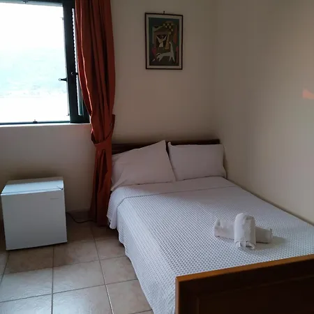 Vatoulia House Néon Oítilon