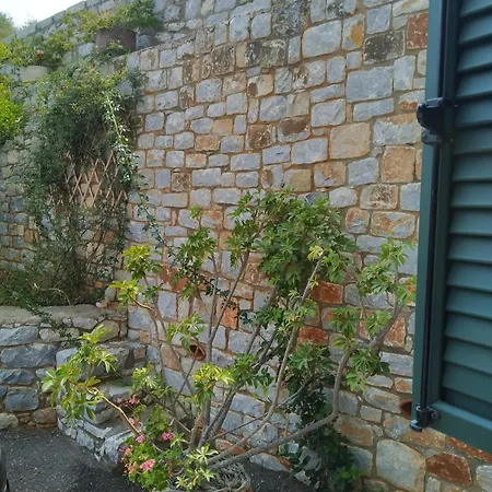 Vatoulia House 3* Néon Oítilon