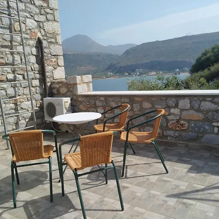 アパートホテル Vatoulia House Néon Oítilon