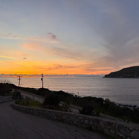 Vatoulia House アパートホテル Néon Oítilon