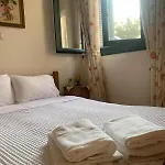 Vatoulia House Appart hôtel Néon Oítilon