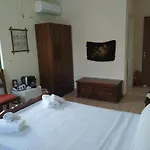 Vatoulia House Aparthotel 3*