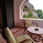 Vatoulia House Appart hôtel Néon Oítilon