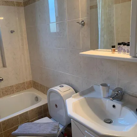 Vatoulia House 아파트호텔 Néon Oítilon