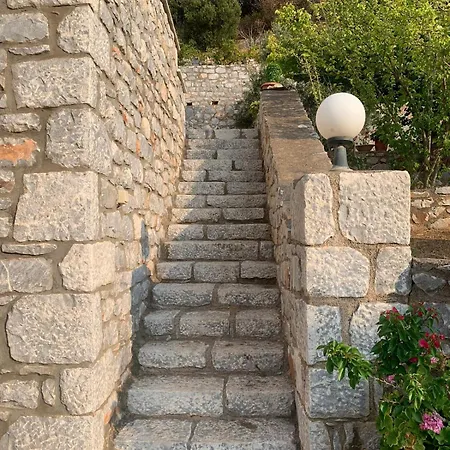Vatoulia House Aparthotel