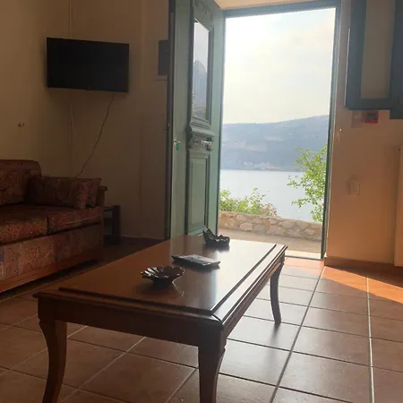 Vatoulia House Aparthotel 3*