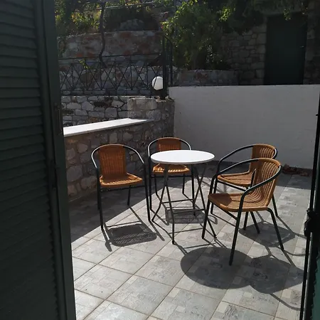Vatoulia House Aparthotel 3*
