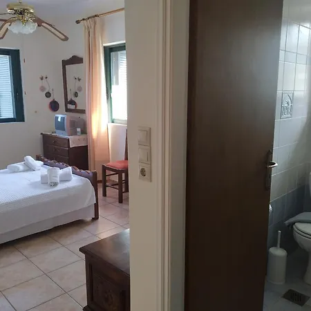 Vatoulia House Aparthotel 3*