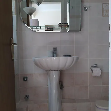 Vatoulia House 아파트호텔 Néon Oítilon