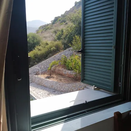 Vatoulia House Aparthotel 3*