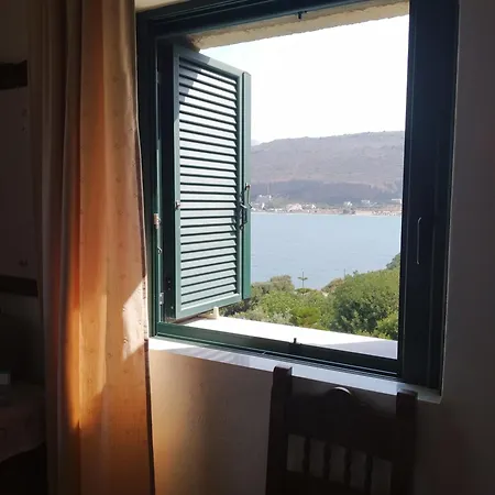 Vatoulia House Aparthotel 3*
