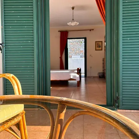 Vatoulia House Aparthotel