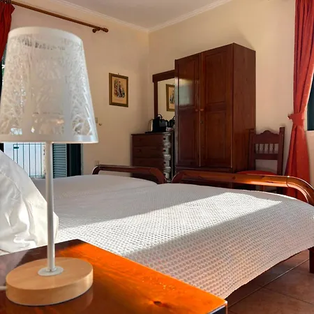 Vatoulia House Néon Oítilon
