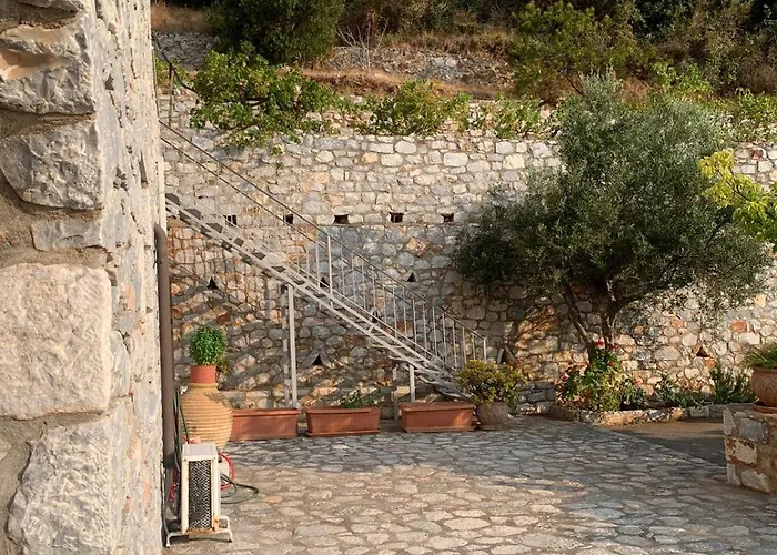 Vatoulia House Aparthotel 3*