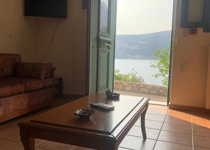 Vatoulia House Aparthotel 3*