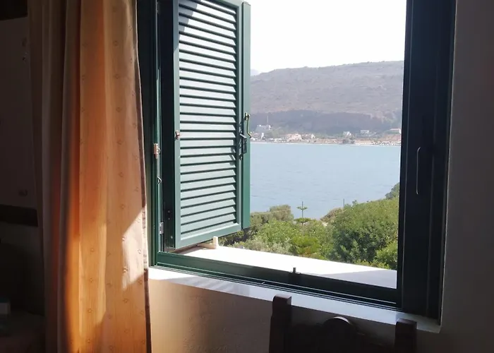 Vatoulia House Aparthotel 3*