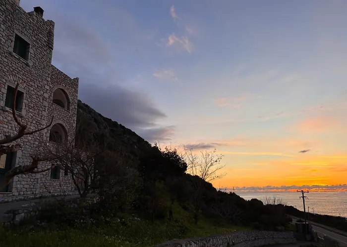 Vatoulia House Aparthotel 3*